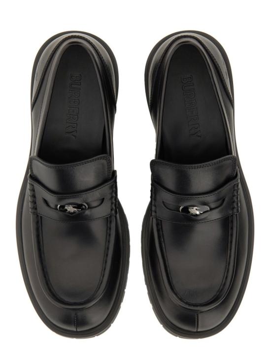 25FW 버버리 레더 로그 로퍼 8111385 A1189 Black - BURBERRY