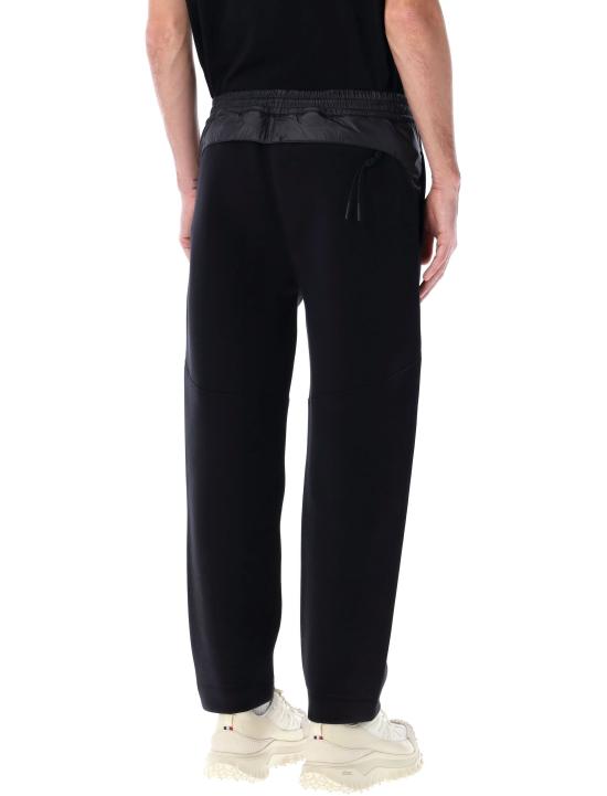 25SS 몽클레어 와펜 패치 패널 디테일 트레이닝 팬츠 8H0000189AR3 999 Nero - MONCLER