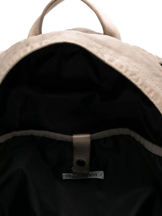 25FW 씨피 컴퍼니 백팩 19CMAC737A005269G356 FALLEN ROCK DOM - C.P. COMPANY