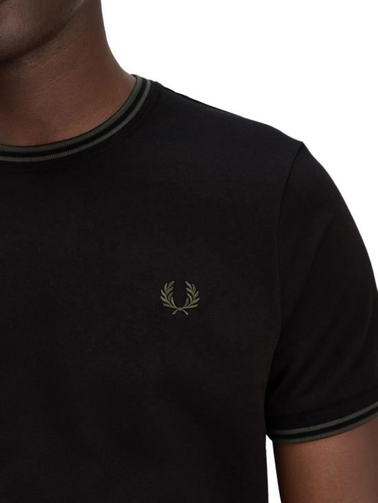 25SS 프레드페리 반팔 티셔츠 FP M1588 53 Y43 BLACK - FRED PERRY