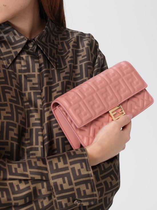 25FW 펜디 바게트 체인 지갑 8M0498AAJD F13VM Pink - FENDI
