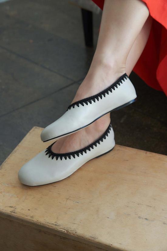  어바웃 아리안느 플랫 슈즈 Arianne Dara Flat 소개 - ABOUT ARIANNE