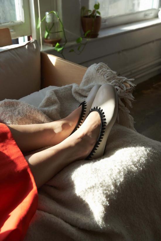  어바웃 아리안느 플랫 슈즈 Arianne Dara Flat 소개 - ABOUT ARIANNE
