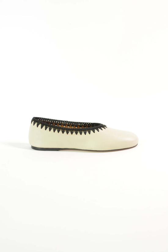  어바웃 아리안느 플랫 슈즈 Arianne Dara Flat 소개