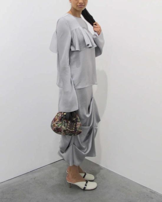  가니 블라우스 더블 비스코스 새틴 롱슬리브 러플 탑 그레이 - GANNI