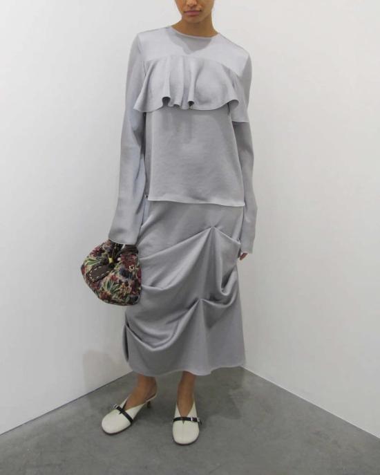  가니 블라우스 더블 비스코스 새틴 롱슬리브 러플 탑 그레이 - GANNI