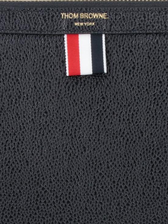  톰브라운 페블 그레인 레더 도큐먼트 거싯 폴리오 MAC074A 00198001 Black - THOM BROWNE