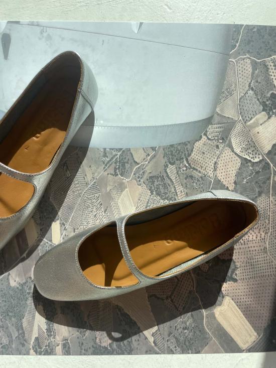  베클리나 플랫 슈즈 올리비아 플랫 실버 - BEKLINA