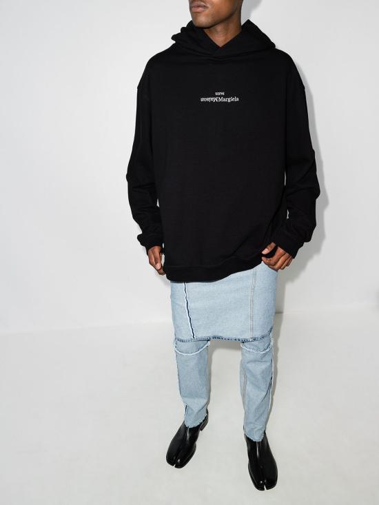 25FW 마르지엘라 업사이드 다운 자수 로고 후드 S50GU0167 S25503962 - MAISON MARGIELA