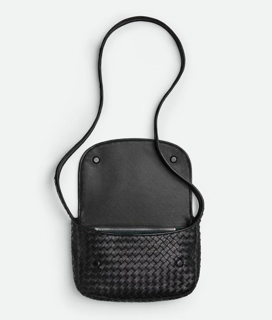 26SS 보테가베네타 베네토 플랩 메신저백 843836V5KD08803 Black - BOTTEGA VENETA