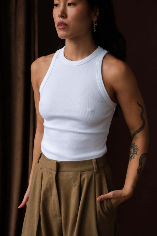  솔드아웃 엔와이씨 민소매 티셔츠 품절.Nyc 기본이 아닌 탱크탑 화이트