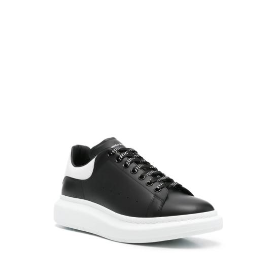 26SS 알렉산더 맥퀸 오버사이즈 드 스니커즈 553680 WIAIG 1070 BLACK WHITE - ALEXANDER MCQUEEN