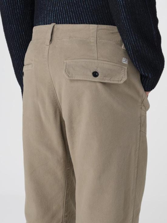 25FW 씨피 컴퍼니 몰스킨 스트레치 카고 팬츠  19CMPA234A110482G 356 Mastic - C.P. COMPANY