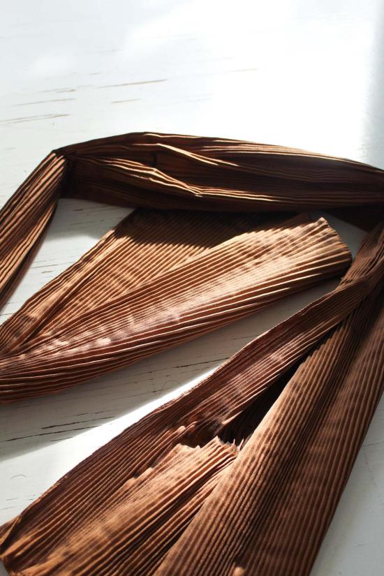  코울리 스튜디오 머플러/스카프 콜리 스튜디오 실크 듀피온 플리츠 스카프 시나몬 - CAWLEY STUDIO