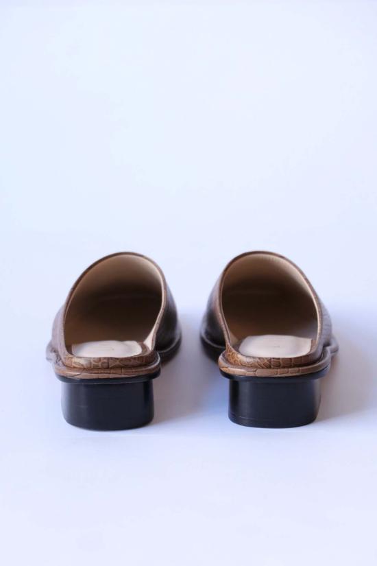  로렌 마누지안 뮬/슬리퍼 엠보싱 스퀘어 뮬 - LAUREN MANOOGIAN