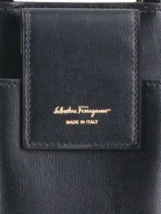 25FW 살바토레 페라가모 핸드폰 액세사리 755402001 Black - SALVATORE FERRAGAMO