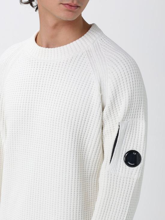 25FW 씨피 컴퍼니 코튼 셔닐 크루넥 스웨터 19CMKN023A005558G 103 White - C.P. COMPANY