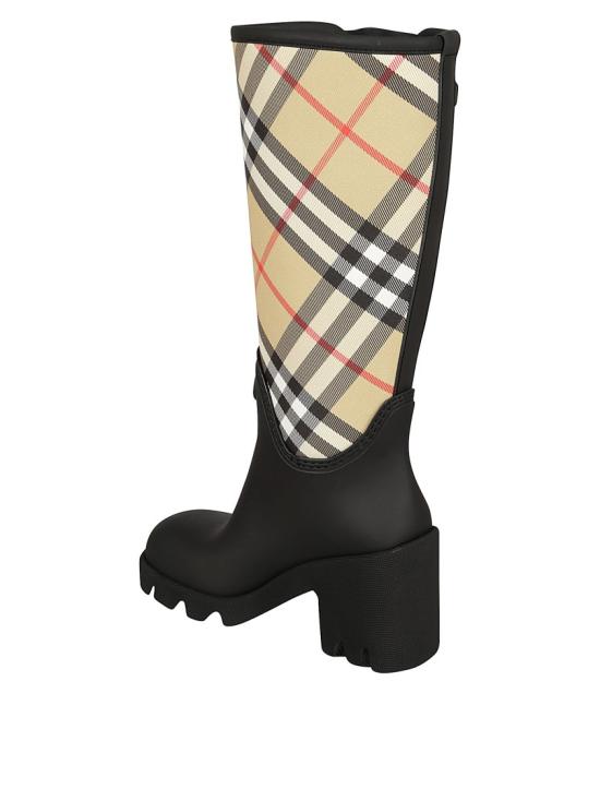 25FW 버버리 로고 엠보싱 체크 힐 부츠 8111680 A1189 Black - BURBERRY