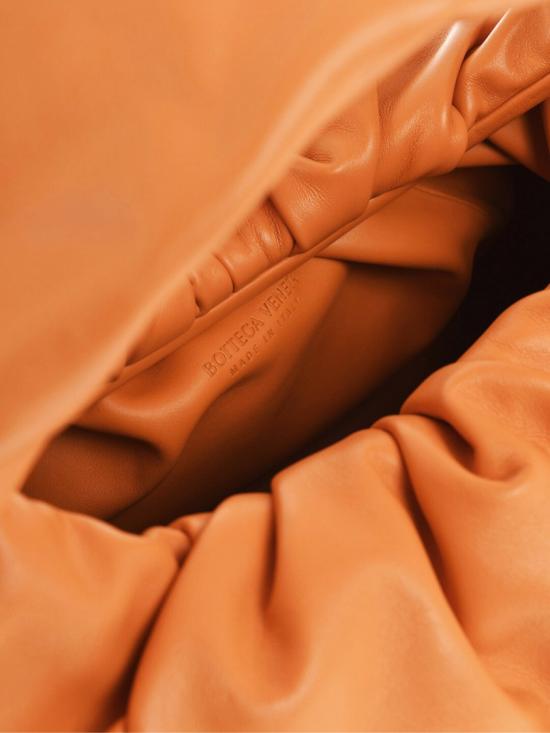 25FW 보테가베네타 레더 숄더백 610524VCP407482 Orange - BOTTEGA VENETA