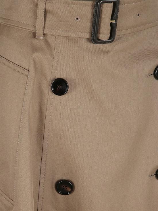 25FW 버버리 개버딘 트렌치 미디 스커트 8113541 A3324 Brown - BURBERRY