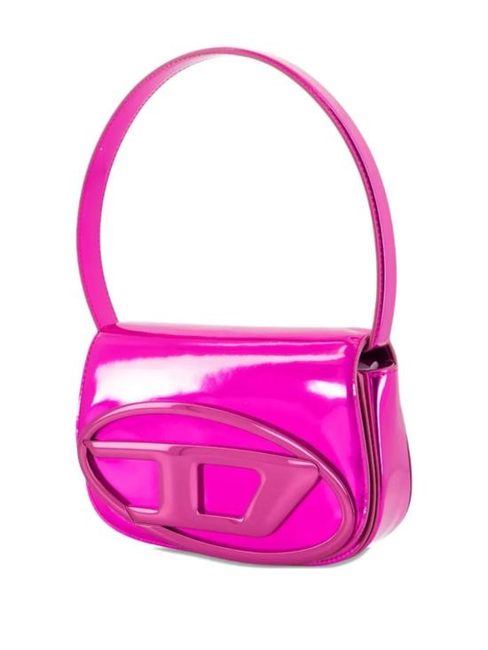 25FW 디젤 1DR 숄더백 인 미러드 레더 X08396PS202T5007 Fuchsia - DIESEL