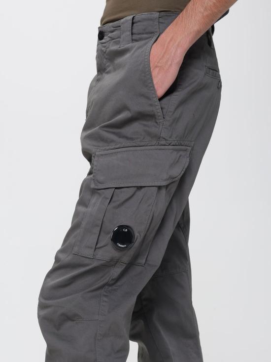 25FW 씨피 컴퍼니 렌즈 와펜 코튼 카고 팬츠 렌즈 와펜 코튼 카고  18CMPA056A005694G 935 Grey - C.P. COMPANY