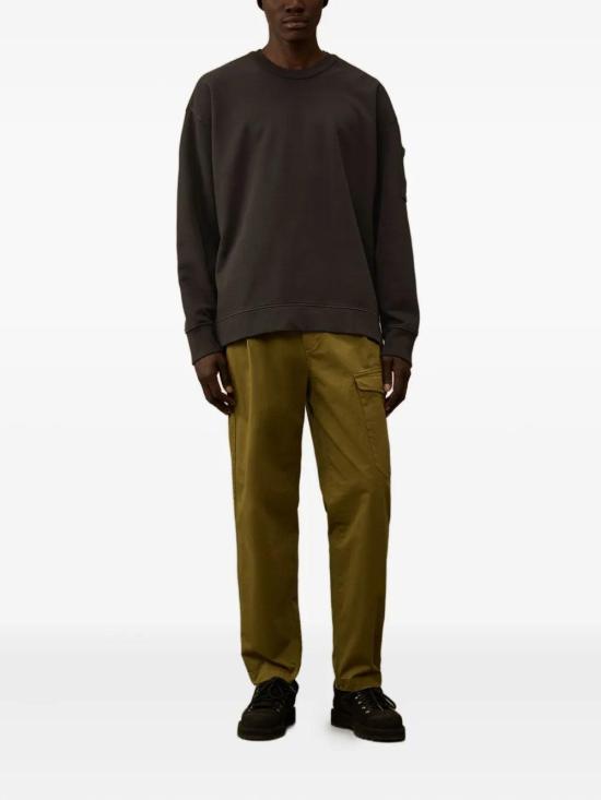 25FW 씨피 컴퍼니 브러쉬드 & 에머라이즈드 다이애그널 플리스 박시 크루넥 스웨트셔츠 19CMSS058A006372G 978 DS026599 - C.P. COMPANY