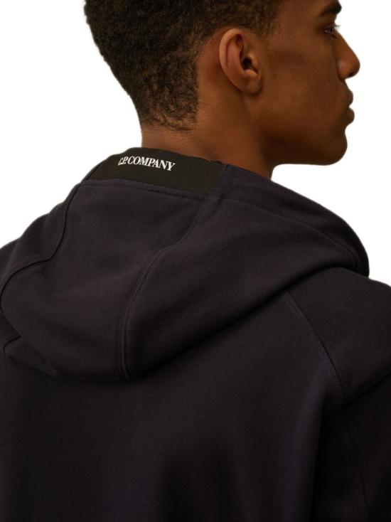 25FW 씨피 컴퍼니 다이애그널 레이즈드 플리스 렌즈 레귤러 핏 후드 티셔츠 RCCMSS714A005086W888 Blue - C.P. COMPANY