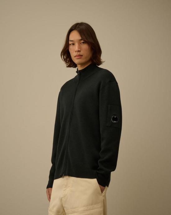 25FW 씨피 컴퍼니 리울 풀 집 렌즈 가디건 제트 19CMKN202A006595A 699 Jet set - C.P. COMPANY