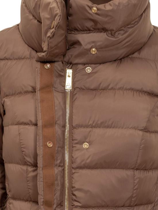 25FW 페트레이 솝착 MQN 03 하이칼라 슬림핏 롱 다운 재킷  PED545601181967 894 BROWN - PEUTEREY