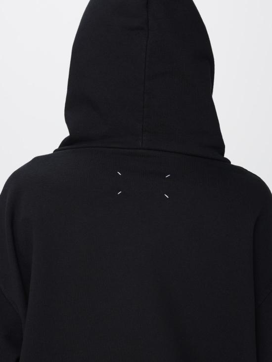 25FW 마르지엘라 업사이드 다운 자수 로고 후드 S50GU0167S25503 962 Black - MAISON MARGIELA