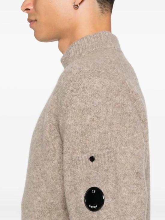 25FW 씨피 컴퍼니 스웨터 19CMKN282A110509A 327 DS026591 - C.P. COMPANY