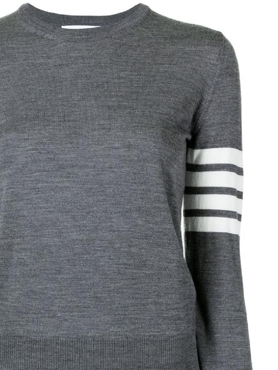 25FW 톰브라운 4바 릴렉스드 스웨터 FKA280A Y1014035 Med grey - THOM BROWNE