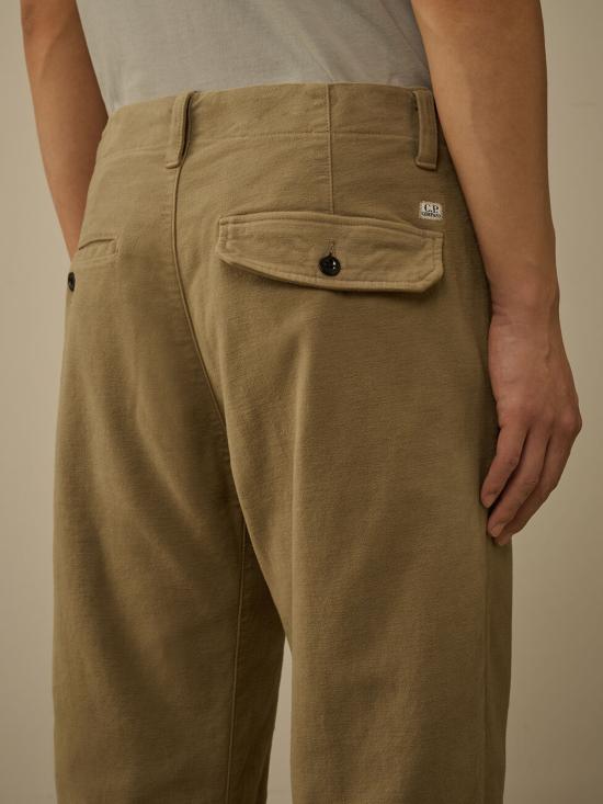 25FW 씨피 컴퍼니 몰스킨 스트레치 카고 팬츠 19CMPA234A110482G356 FALLEN ROCK DOM - C.P. COMPANY