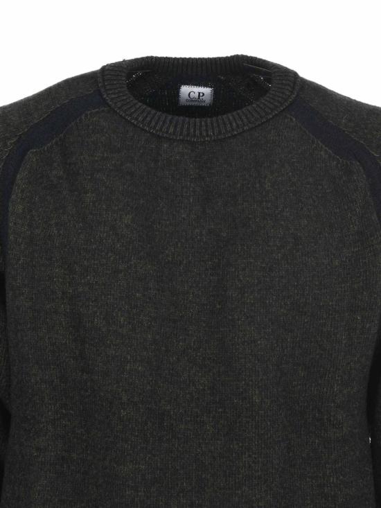 25FW 씨피 컴퍼니 스웨터 CMKN252A006170A 652 VERDE SCURO - C.P. COMPANY