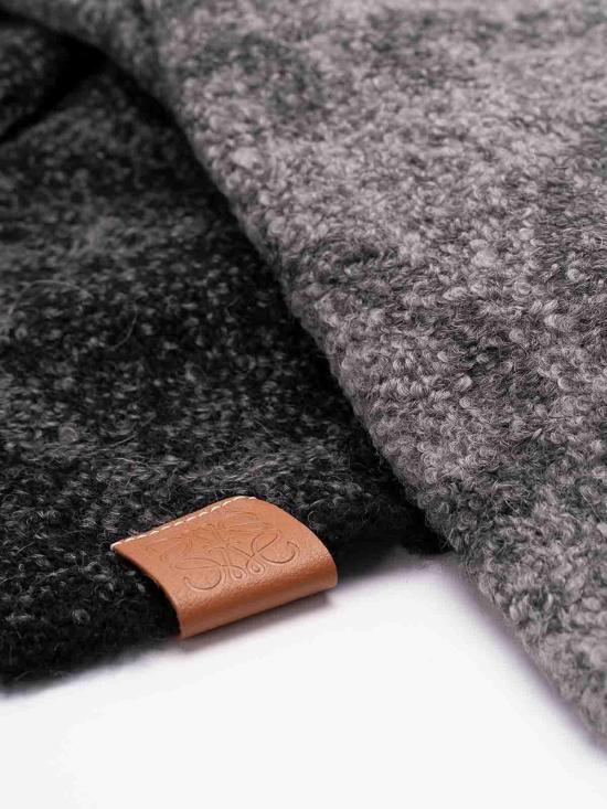 26SS 로에베 아나그램 울 자카드 스카프 F811257X791156 DARK GREY BLACK DOM - LOEWE