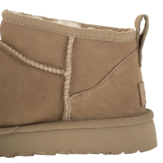 25FW 어그 클래식 울트라 미니 앵클 1116109 SAND DOM - UGG