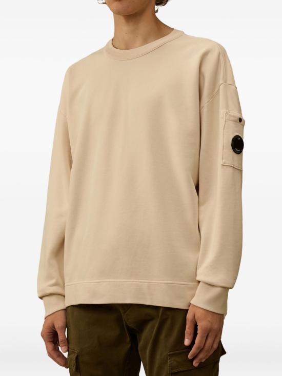 25FW 씨피 컴퍼니 브러쉬드 & 에머라이즈드 다이애그널 플리스 박시 크루넥 스웨트셔츠 19CMSS058A006372G402 PISTACHIO SHELL DOM - C.P. COMPANY