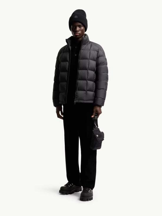 25FW 몽클레어 숏팬츠 K20912A0004359916 999 Black - MONCLER