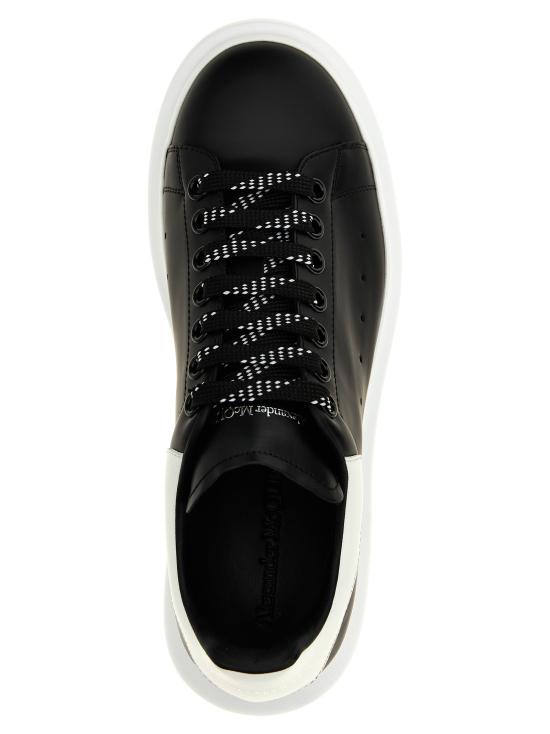 25FW 알렉산더 맥퀸 스니커즈 래리  화이트/블랙 - ALEXANDER MCQUEEN