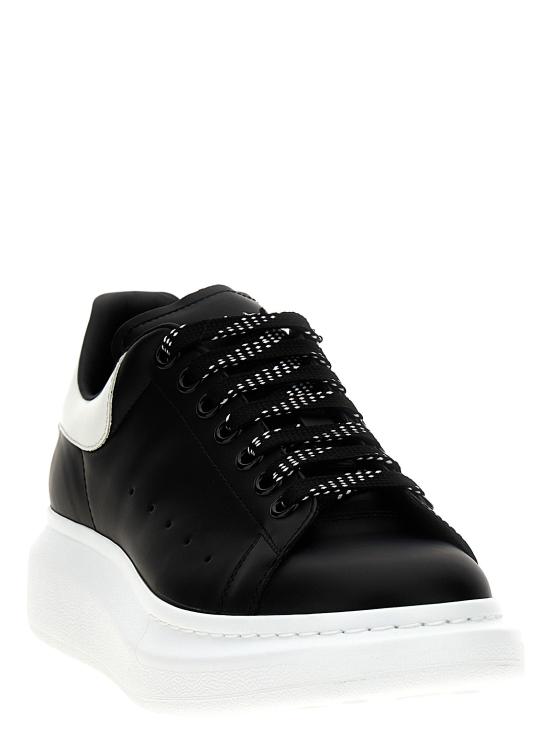 25FW 알렉산더 맥퀸 스니커즈 래리  화이트/블랙 - ALEXANDER MCQUEEN