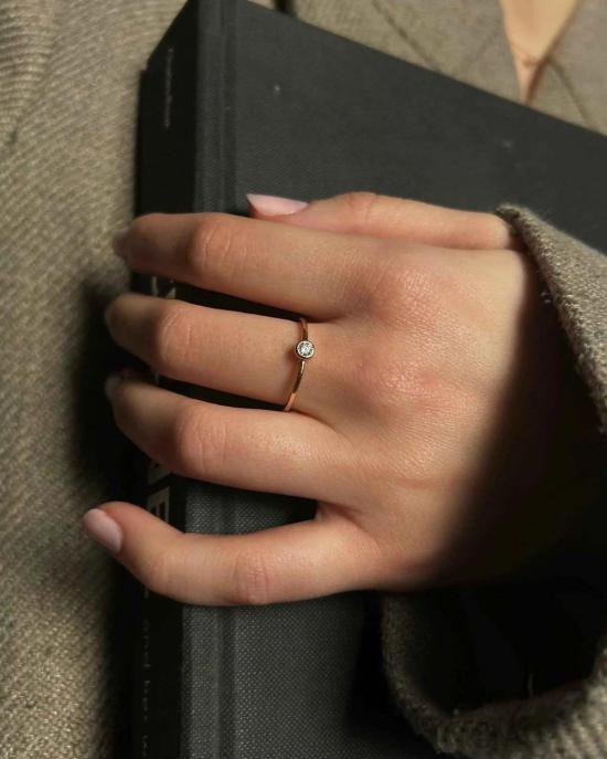  롤라 반지 도리안 라운드 베젤 스태킹 링 - LOLA