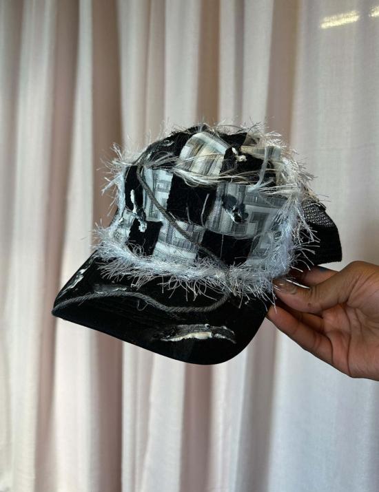  Majesty Hope 볼캡 가 야구 중 하나를 벗다