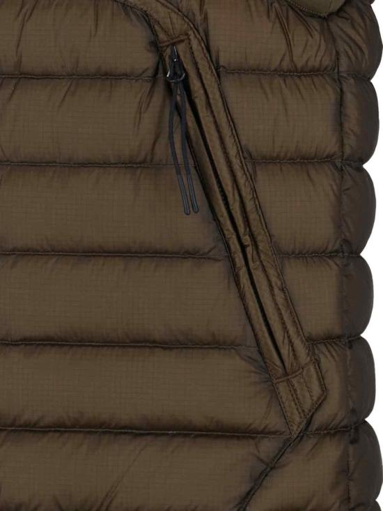 25FW 씨피 컴퍼니 D.D. 쉘 고글 다운 질레 엘름우드 19CMVE032A110416A683 GREEN - C.P. COMPANY