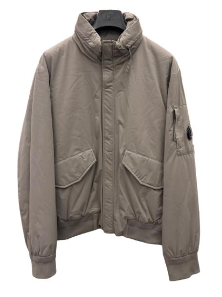 25FW 씨피 컴퍼니 프로텍 후드 봄버 패딩 자켓 19CMOW007A110264A356 FALLEN ROCK DOM