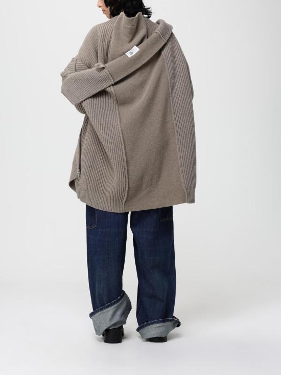 25FW MM6 메종마르지엘라 스웨터 S62HL0042M13193 114 Beige - MM6 MAISON MARGIELA