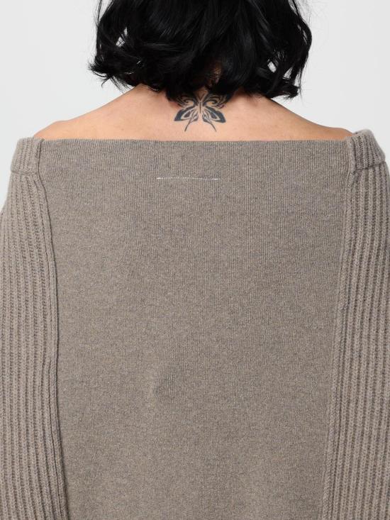 25FW MM6 메종마르지엘라 스웨터 S62HL0042M13193 114 Beige - MM6 MAISON MARGIELA