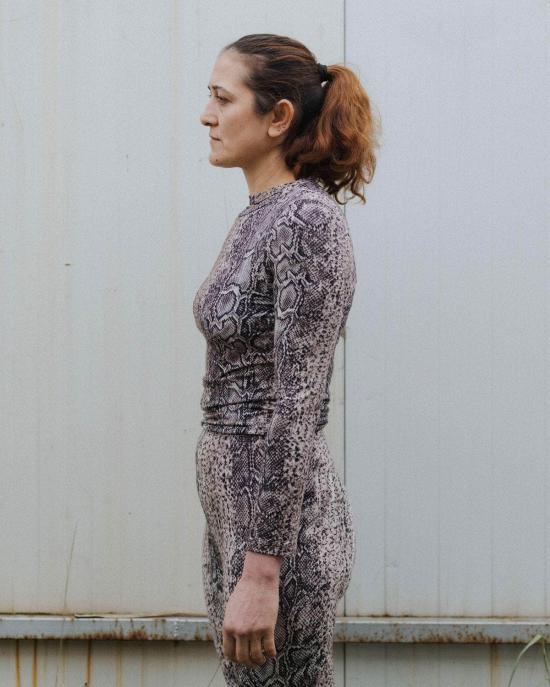  베이스레인지 긴팔 티셔츠 비즈 롱슬리브 티셔츠 스네이크 - BASERANGE