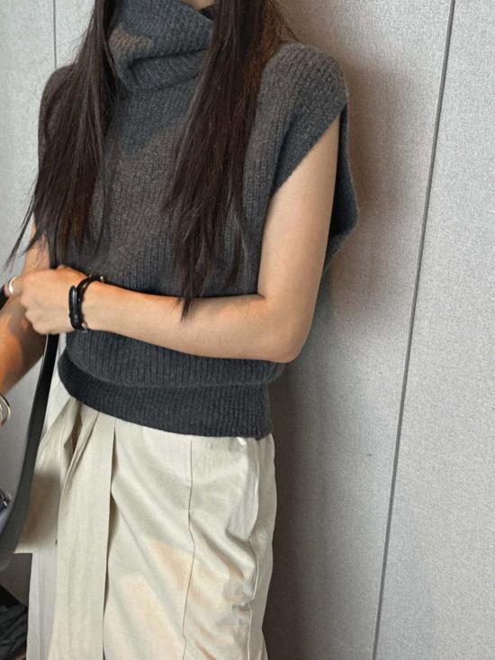  더 엔케이씨 스토어 터틀넥 Nkc 스토어 알파카 울  조끼 - The NKC Store