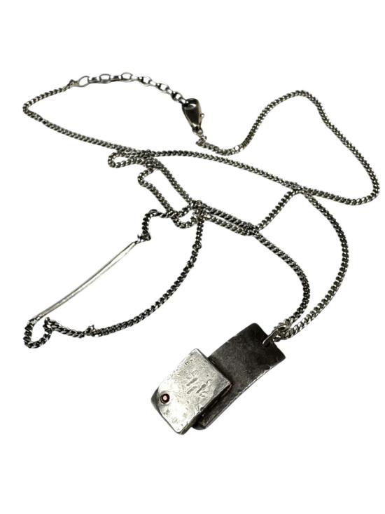  타이틀 오브 워크 네크리스 작품명 루비 목걸이와 오버랩 목걸이 - TITLE OF WORK